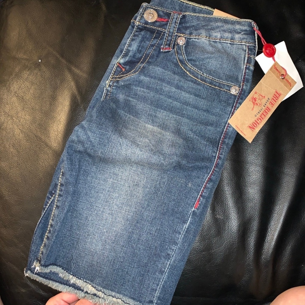 BOYS SIZE 8 True Religion Cut Off Short